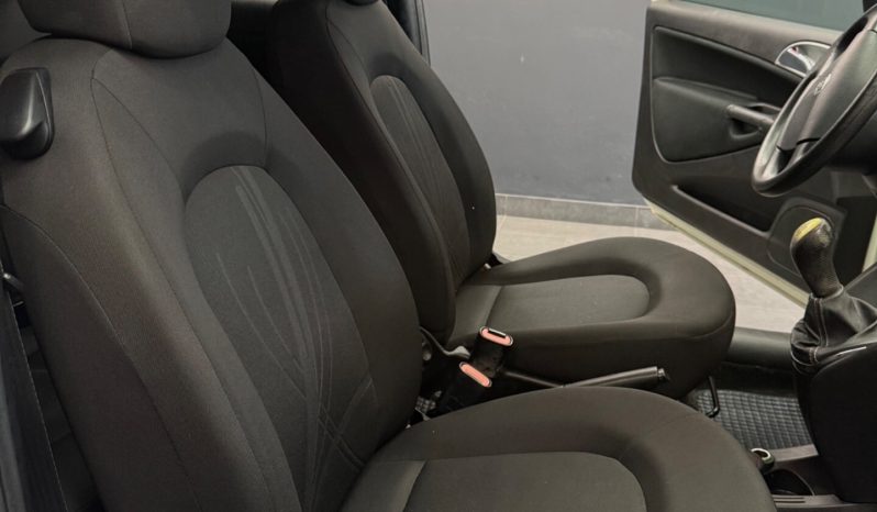 
								Lancia Ypsilon 1.3 Multijet 75 CV Unyca 2012 full									